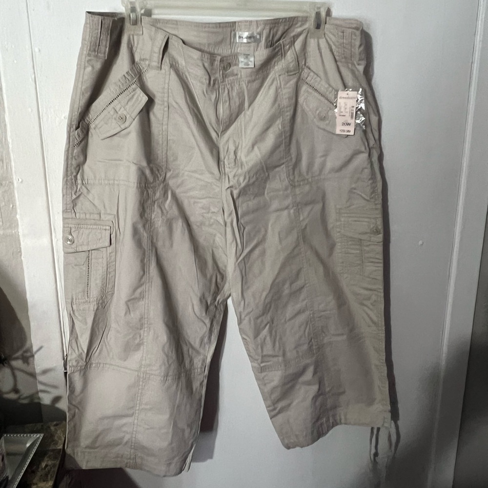 **5/$25 special!! 
NWT Tan Capris